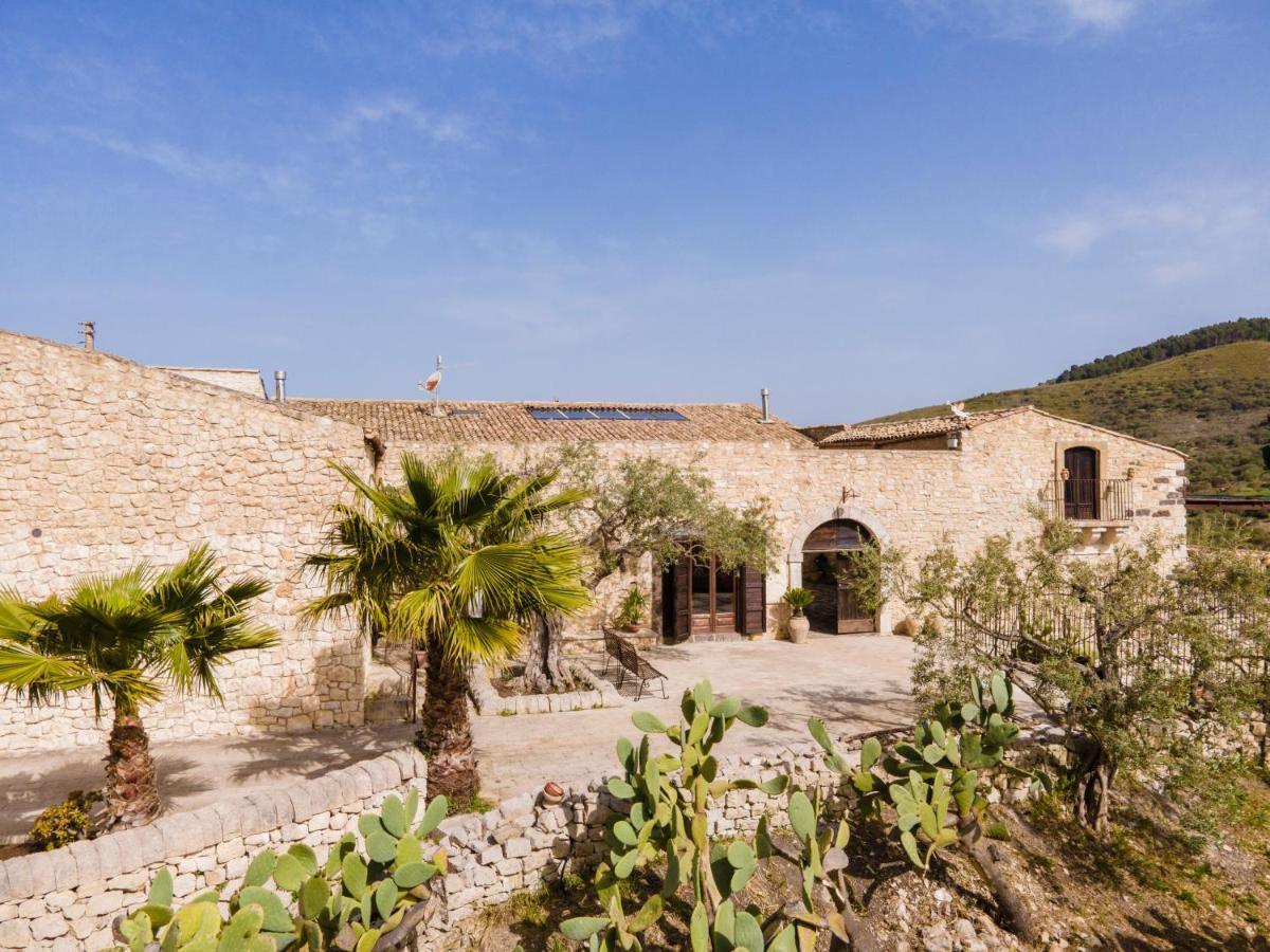Masseria Fortificata Lo Zafferaneto Buccheri Kültér fotó