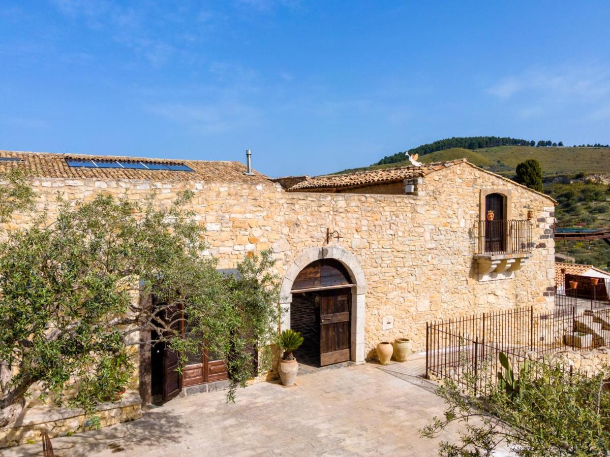 Masseria Fortificata Lo Zafferaneto Buccheri Kültér fotó