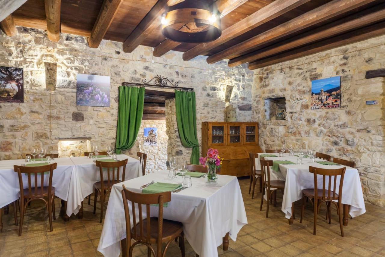 Masseria Fortificata Lo Zafferaneto Buccheri Kültér fotó