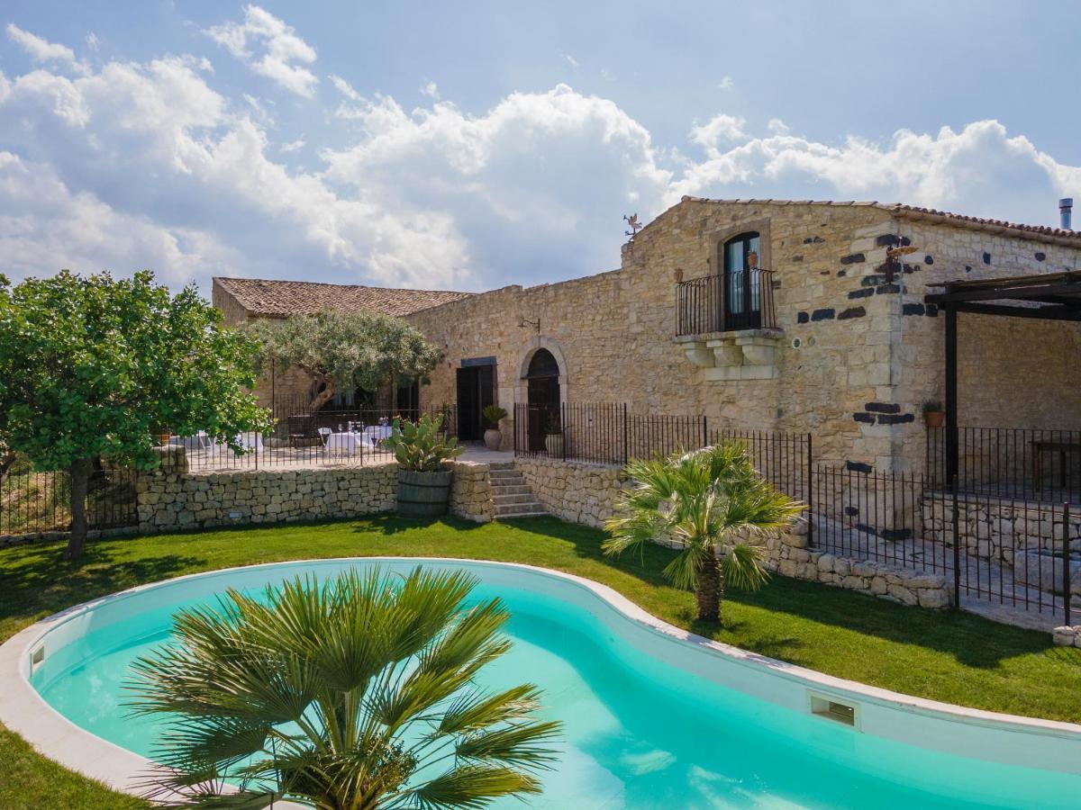 Masseria Fortificata Lo Zafferaneto Buccheri Kültér fotó