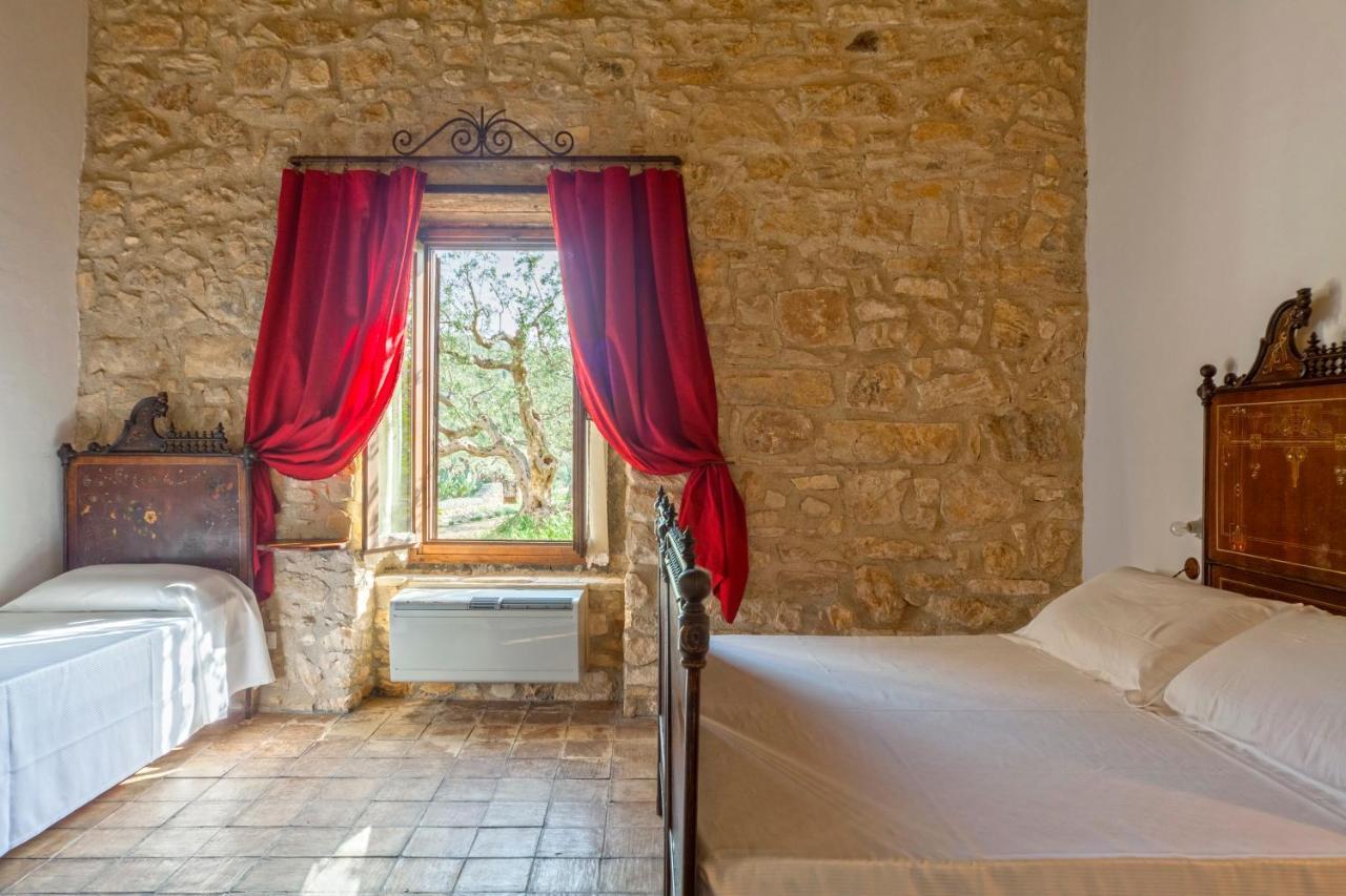 Masseria Fortificata Lo Zafferaneto Buccheri Kültér fotó