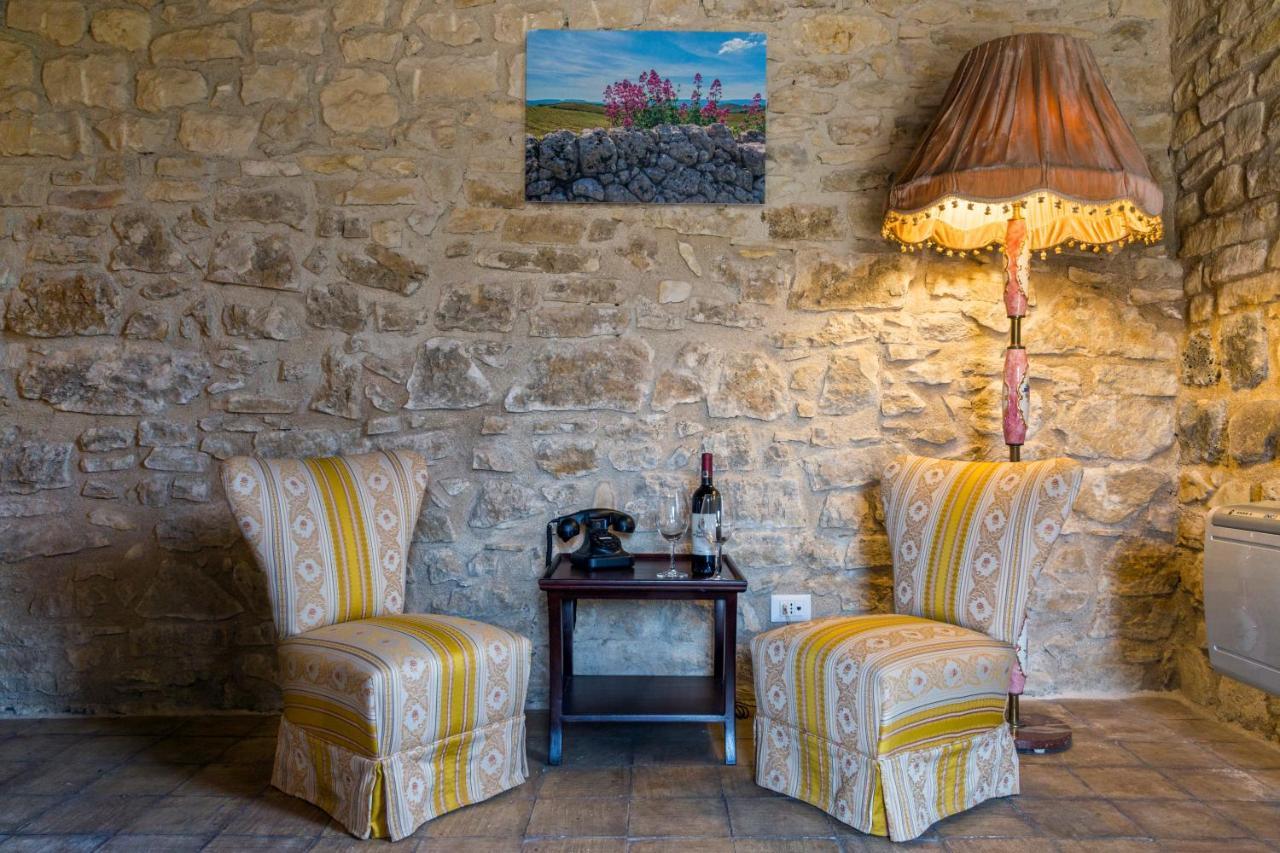 Masseria Fortificata Lo Zafferaneto Buccheri Kültér fotó