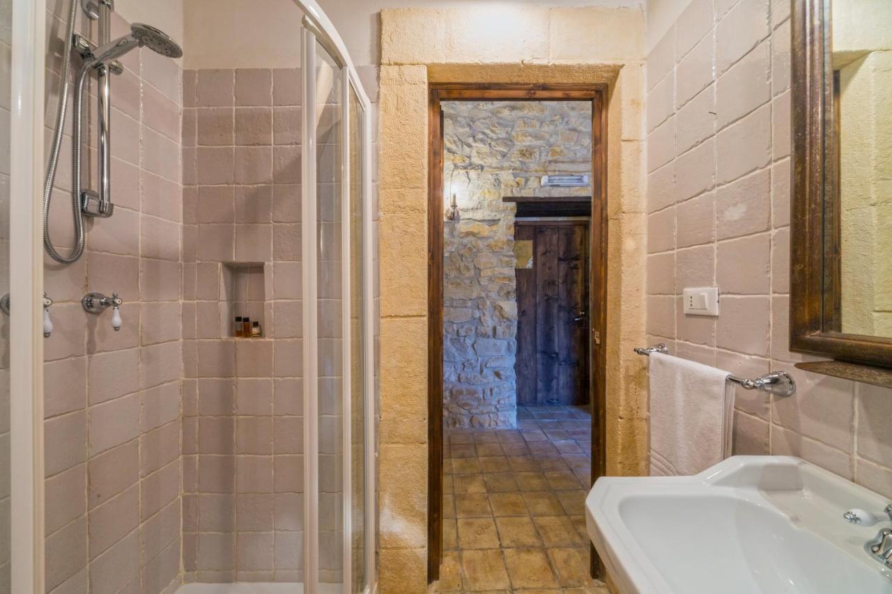 Masseria Fortificata Lo Zafferaneto Buccheri Kültér fotó