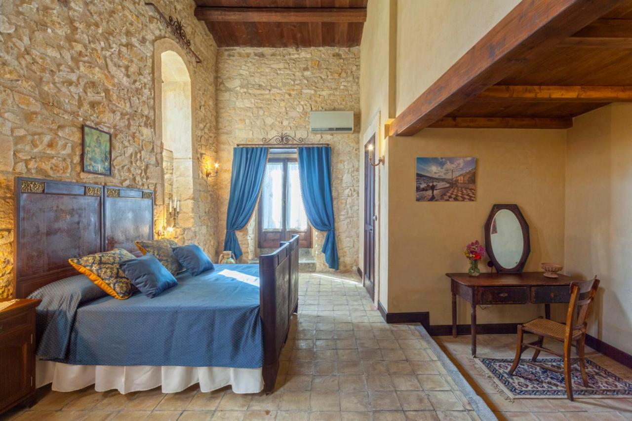 Masseria Fortificata Lo Zafferaneto Buccheri Kültér fotó