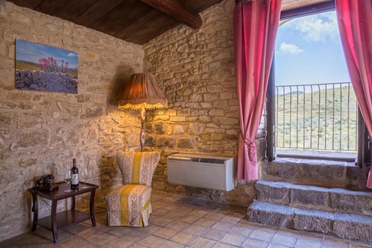Masseria Fortificata Lo Zafferaneto Buccheri Kültér fotó