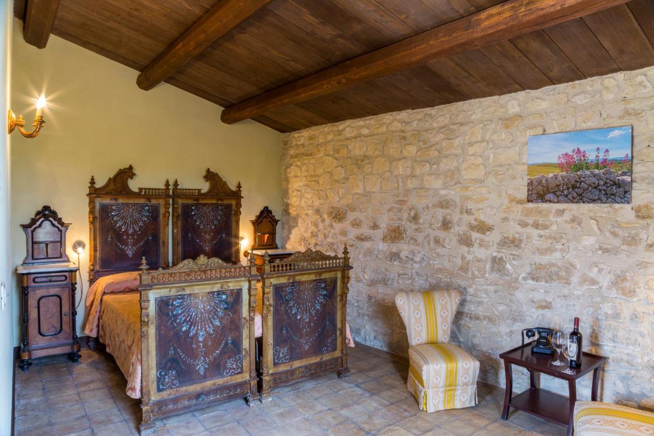 Masseria Fortificata Lo Zafferaneto Buccheri Kültér fotó