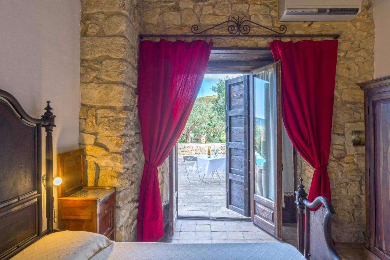 Masseria Fortificata Lo Zafferaneto Buccheri Kültér fotó