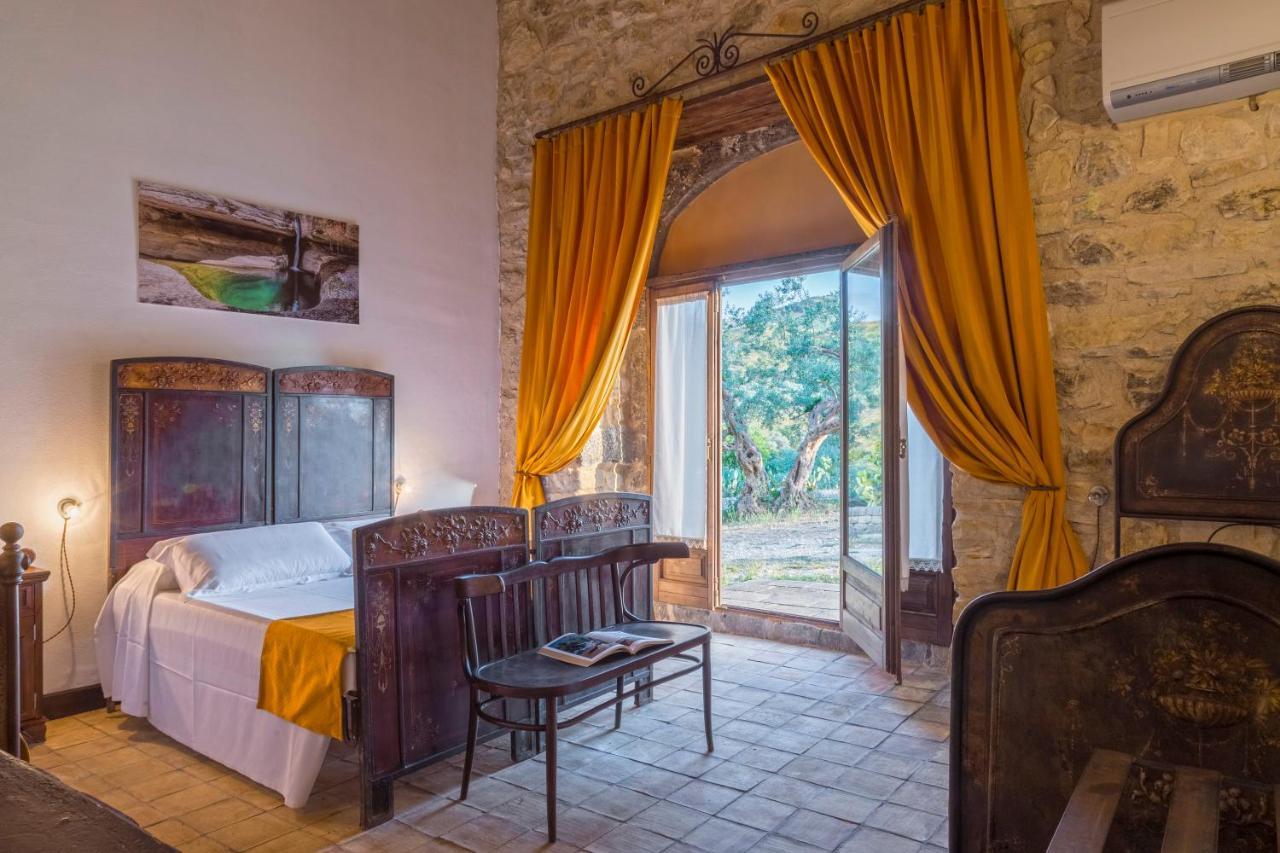 Masseria Fortificata Lo Zafferaneto Buccheri Kültér fotó
