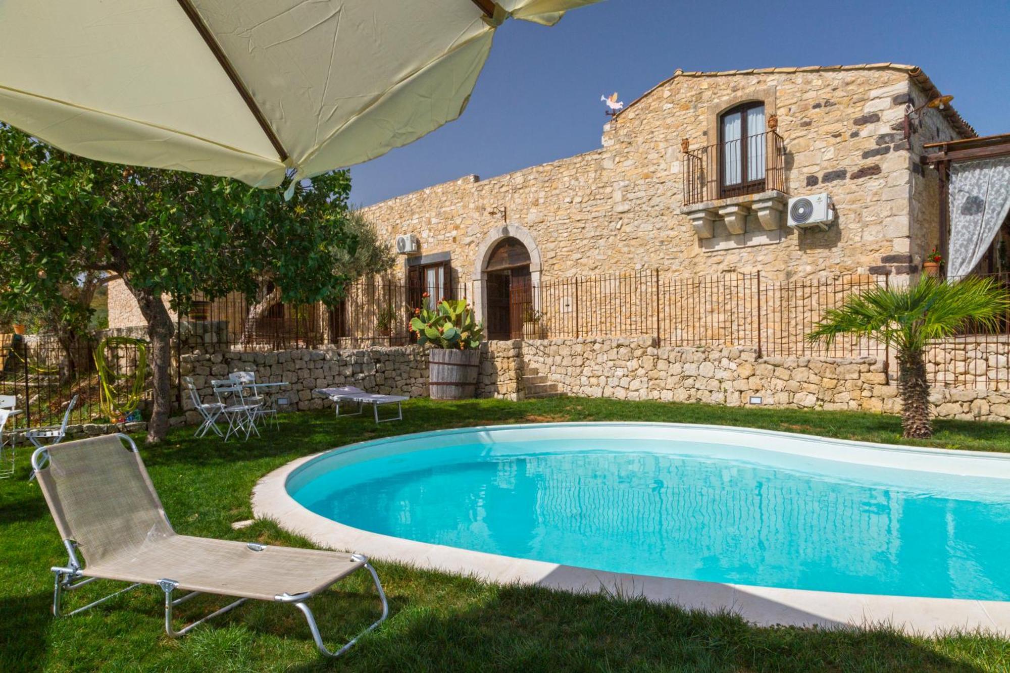 Masseria Fortificata Lo Zafferaneto Buccheri Kültér fotó